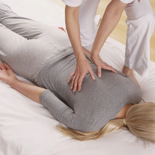 Shiatsu ricevuto vestiti, sul futon