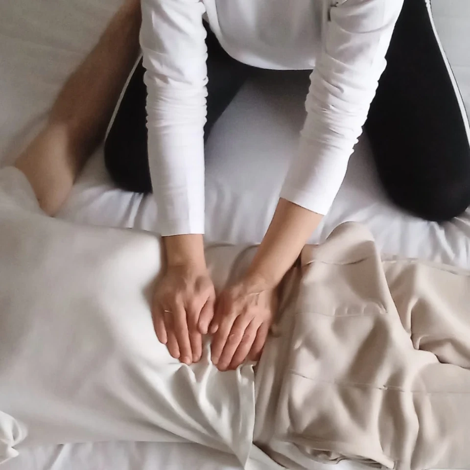 Pressioni shiatsu lungo la schiena